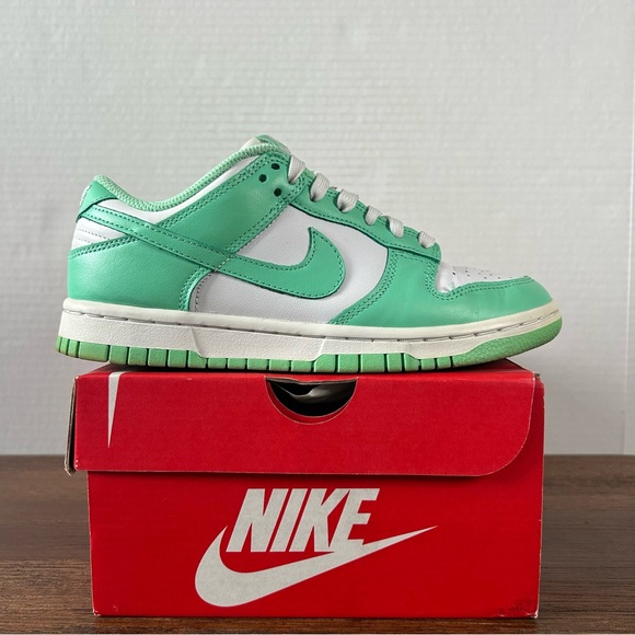 Nike Dunk Low Green Glow Women's Size 6.5 - Picture 1 of 6